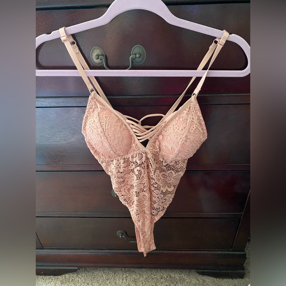 Blush Mauve Sheer Lace Bodysuit - Picture 2 of 4